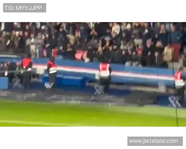 足球明星挑战翻瓶子游戏精彩瞬间引发热议与粉丝互动